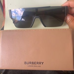 Unisex Burberry shades